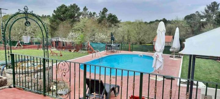 Alojamiento Entero Con Piscina Y Jardin. 오렌세 외부 사진